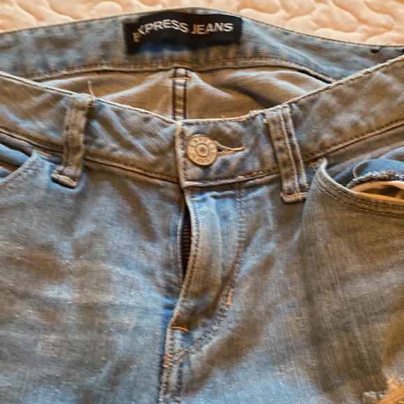 Express Capri Boyfriend Riped Jeans size 2 Low Rise Light Blue Jeans - Picture 10 of 10